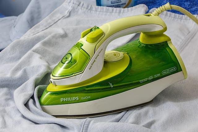 Common Steam Iron Shopping Mistakes to Avoid